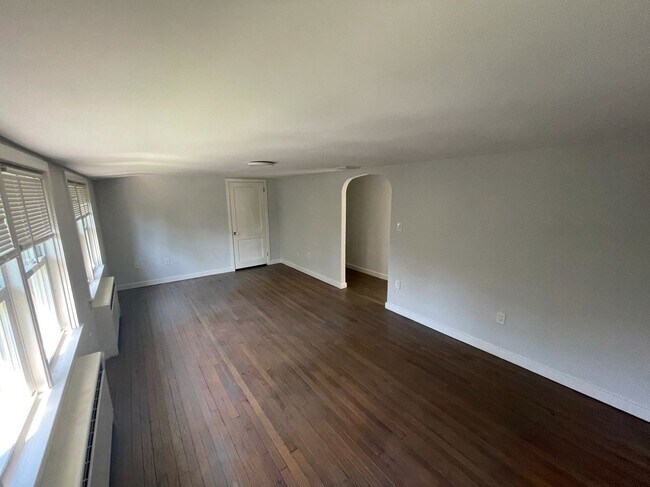 Photo - 24 Tulip Lane Unit Apt C
