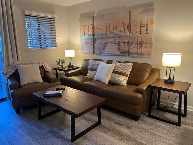 Building Photo - Furnished Updated Condo on HHI - Walk to the Beach!