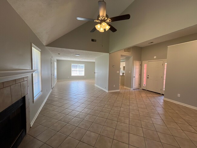 Photo - 619 Gettysburg Dr