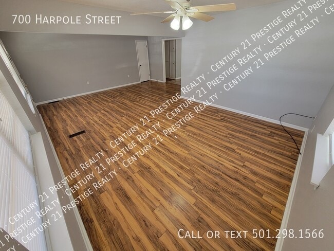 Photo - 700 Harpole St