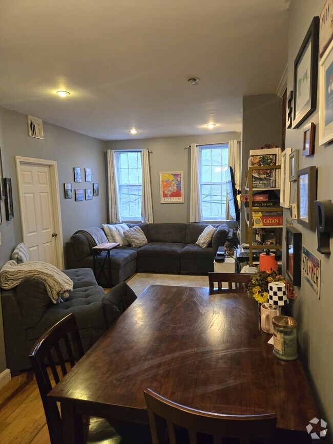 Building Photo - 66 Beacon St Unit 002 Rental