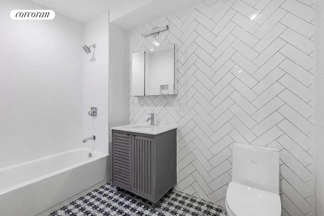 Photo - 221 E 117th St