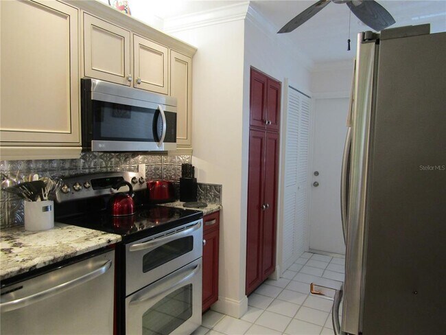 7351 W Country Club Dr N Unit 202