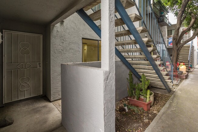 Photo - 1463 Essex St