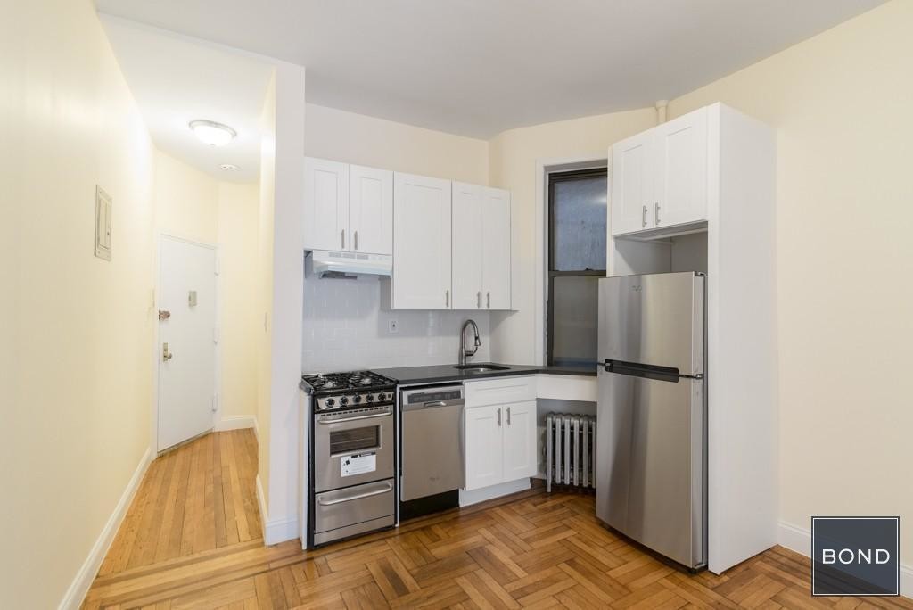 Photo - 228 East 36 Street