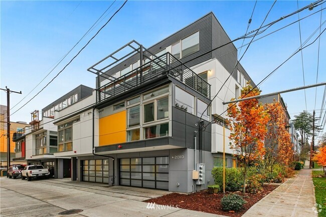 Building Photo - Amazing Capitol Hill Townhome 2/2.5 with 2...