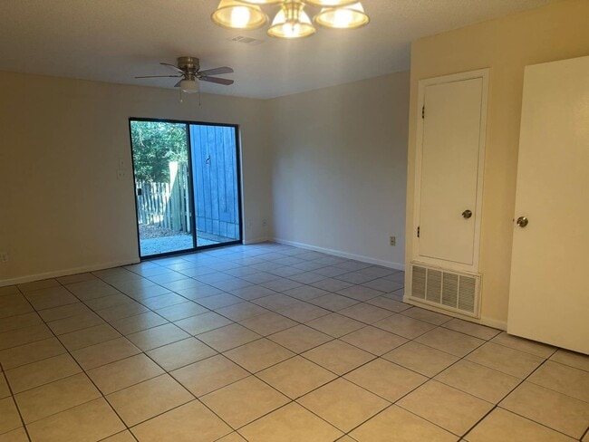 Photo - 2 Bed Townhouse in Central Pensacola