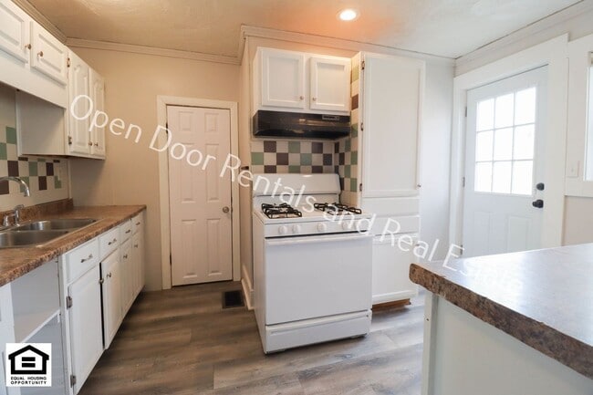 Photo - 210 W 4th St Unidad 210 W 4th