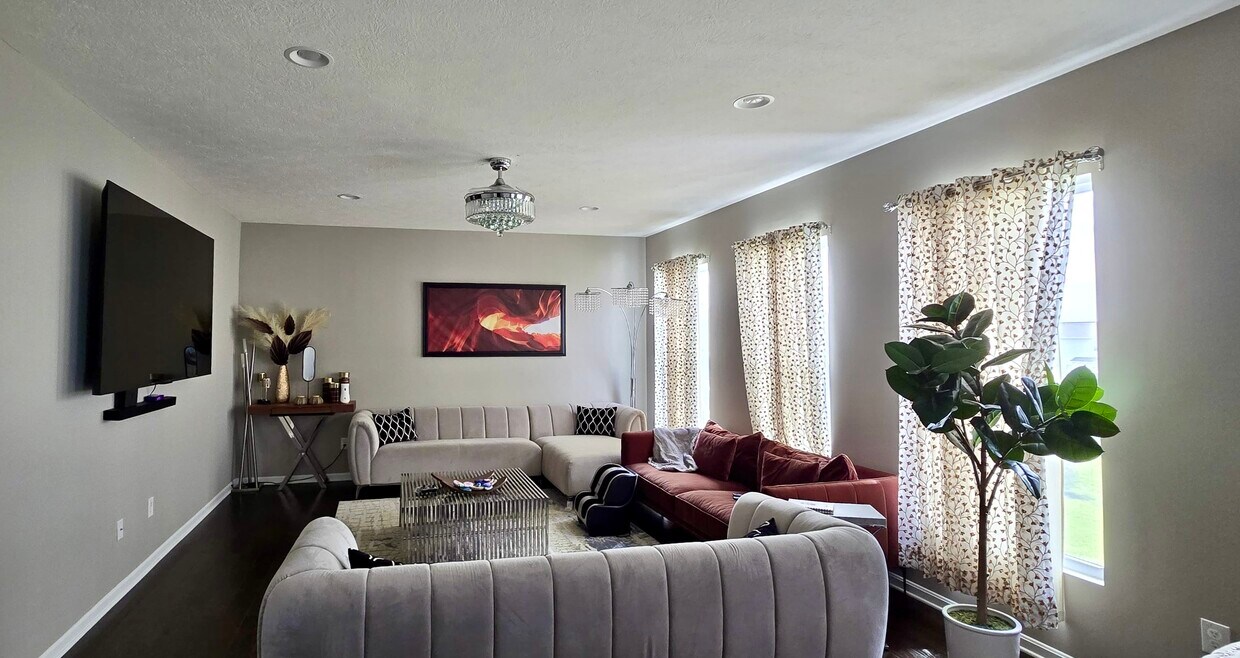Living Room - 6855 Charlestown Ln (Mason, OH)
