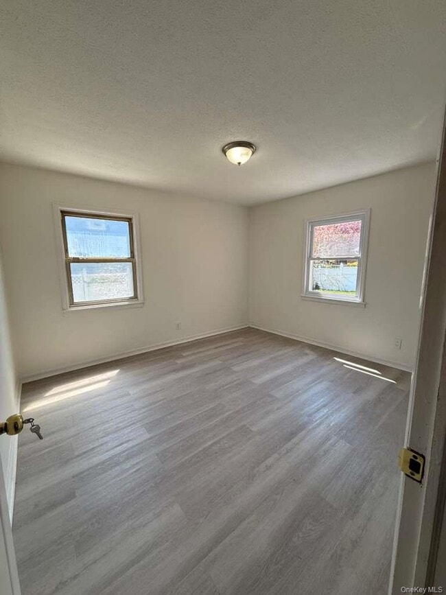 Photo - 120-54 194th St