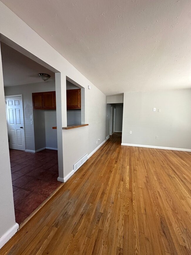 Photo - 6820 Larsh Dr