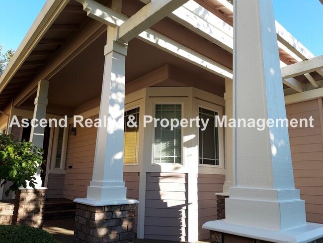 Photo - Available Now 4 Bed w/Bed & Full Bath on M...