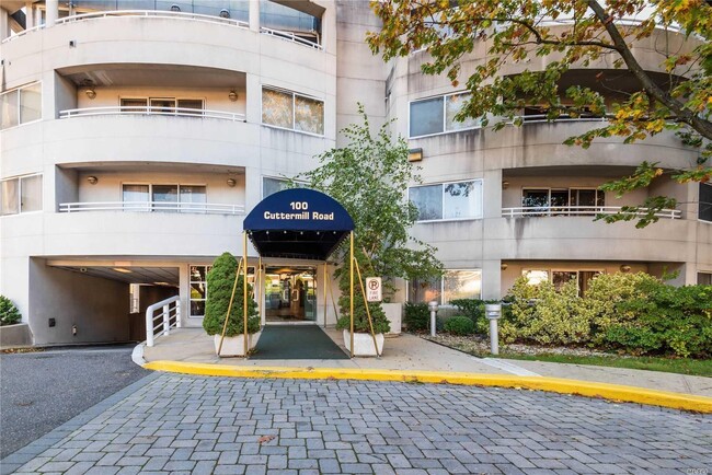 Building Photo - 100 Cutter Mill Rd Unit 4F Rental