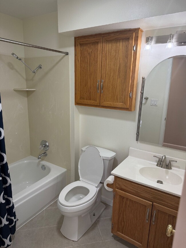 Photo - "Spacious 4-Bed Lakewood Gem with Hardwood Floors, Finished Basement & Fireplace - 2970 Sq Ft!"