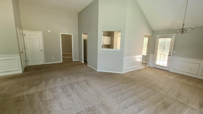 Photo - 1593 Queen Elizabeth Dr