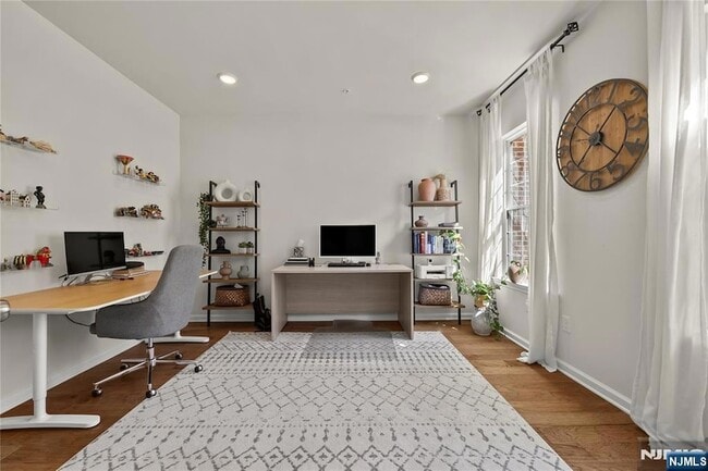 Photo - 65 Landmark Ln Unit 905