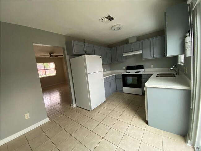 Photo - 10-25 1/2 N 25 1/2 St