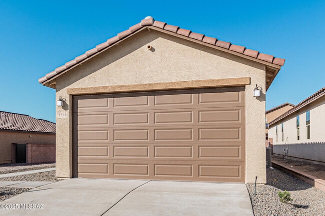 9253 N Agave Gold Rd