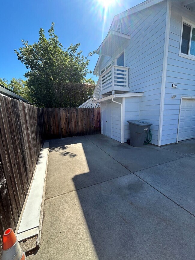 Photo - 204 Toyon Ln