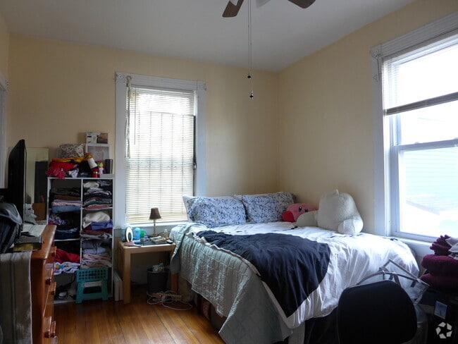 Building Photo - 158 Hillside St Unit 2 Rental