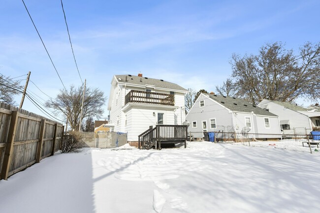 Photo - 943 Cloverdale Rd