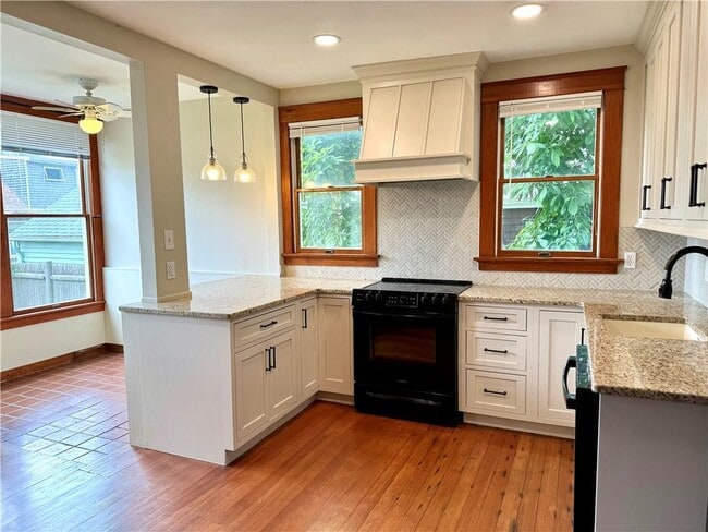 Photo - 61 E Bowery St