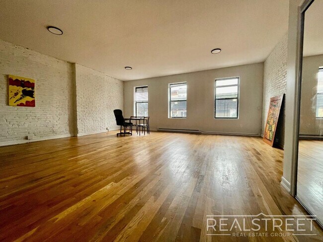 Photo - BROADWAY Unit 2F