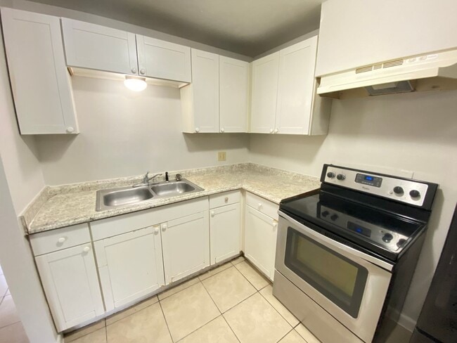 Photo - 601 Encino Way