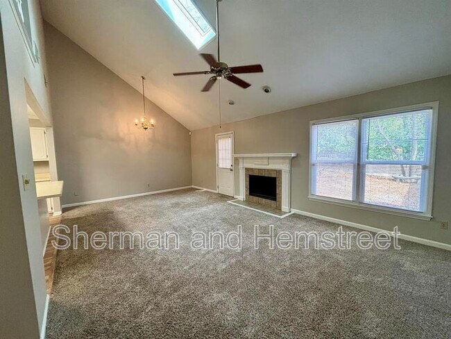 Photo - 2139 Holt St