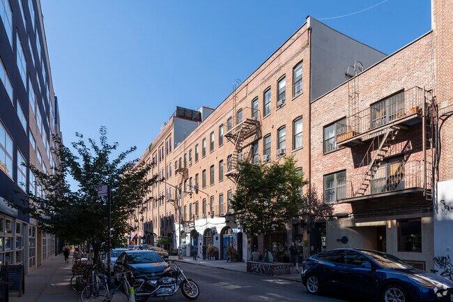 Photo - 190 Berry St