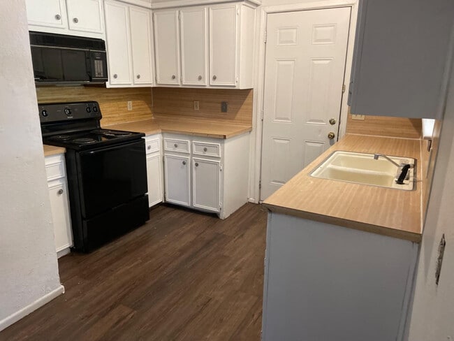 Photo - 1103 80th St