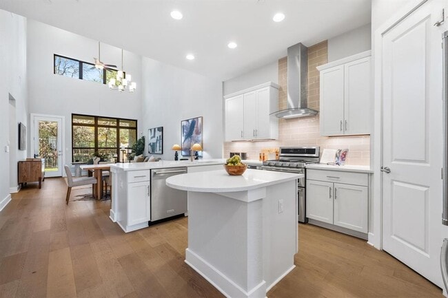 Building Photo - 4323 Spicewood Springs Rd Unit 9