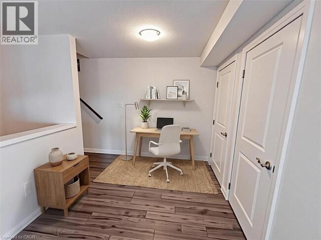 Photo - 1989 Ottawa Street S