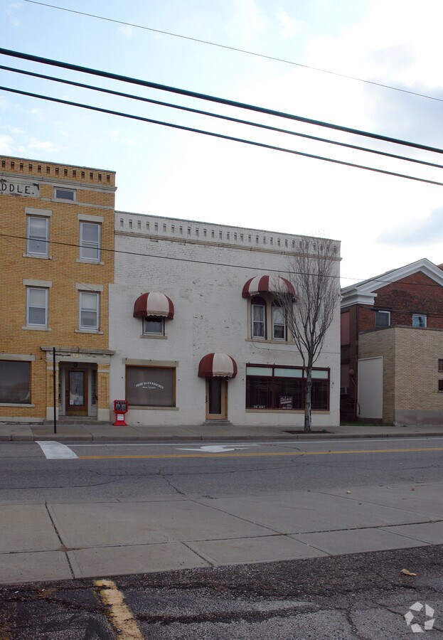 Photo - 128 N Chestnut St