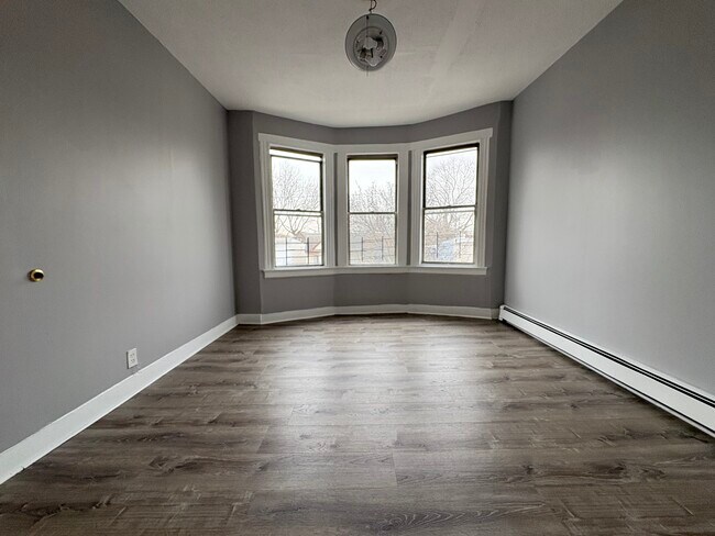 96 Stevens Ave 3L/6 - 91 Stevens Ave Unit 3L