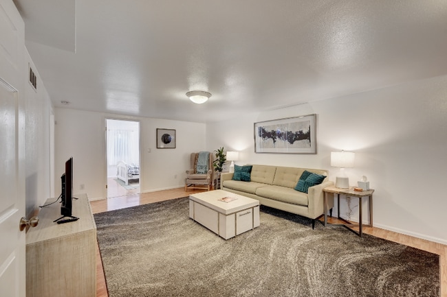 Photo - 471 S Marshall St