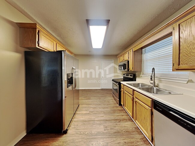 Photo - 322 Hillcrest Ln