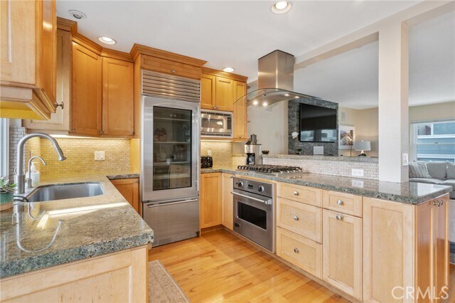 Photo - 427 Manhattan Ave