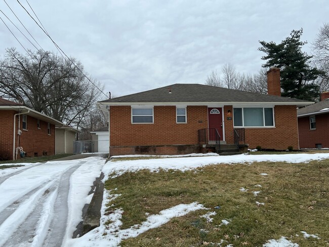Photo - 4 Bedroom with a Huge Fenced Back Yard!