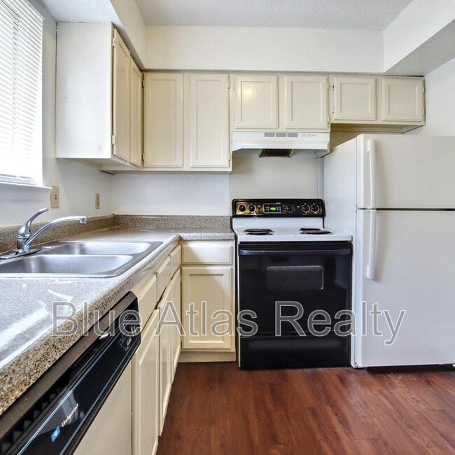 Photo - 2718 Wimbledon Ct