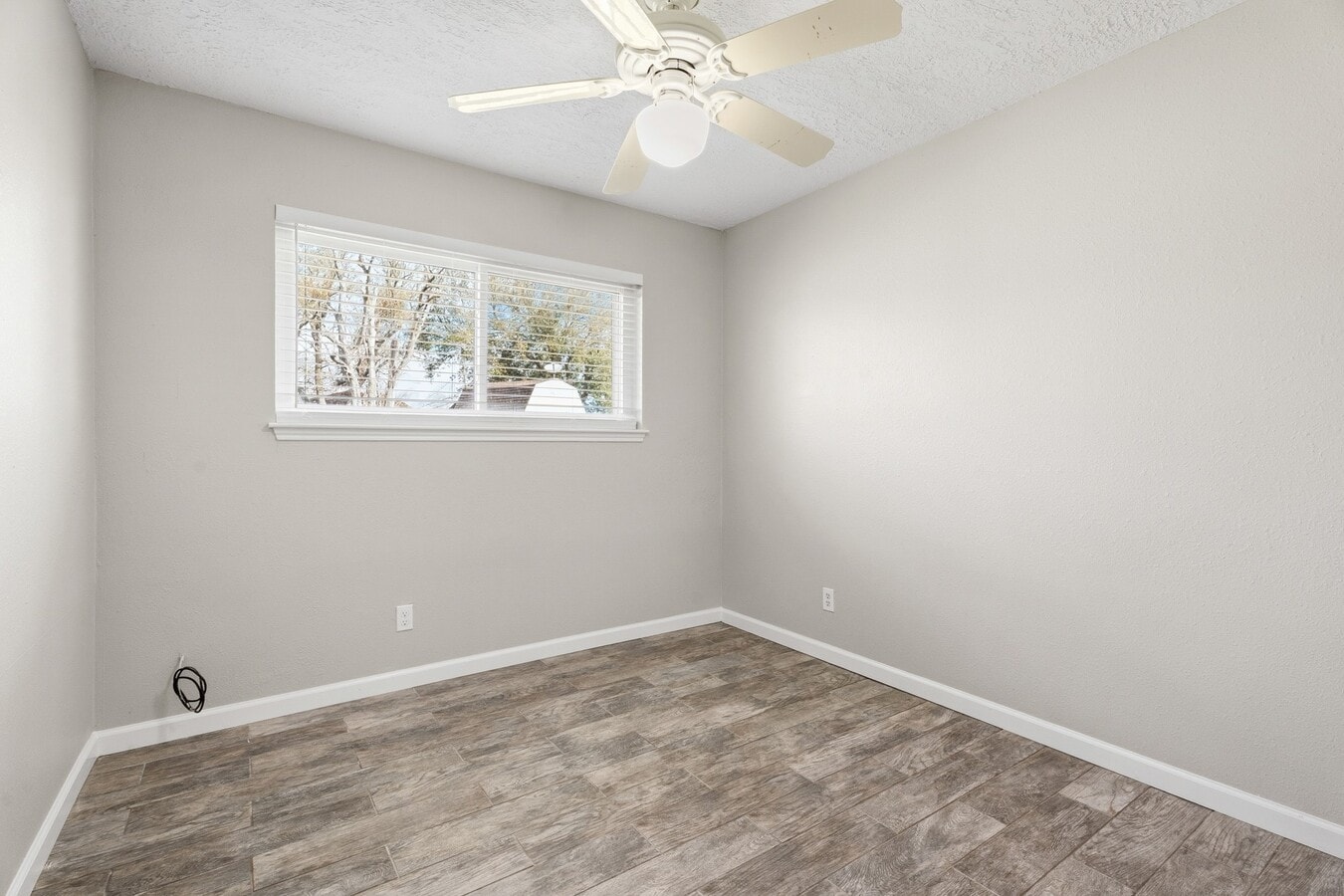 Photo - 3214 White Sail