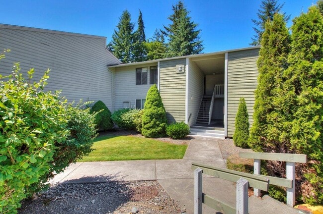 Building Photo - Beautiful 2 Bed 1.75 Bath Home!