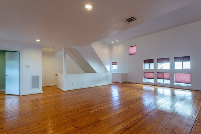 Photo - 1424 Bailey St