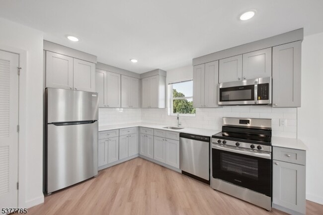 Photo - 369 18th Ave Apartamento Unidad 403