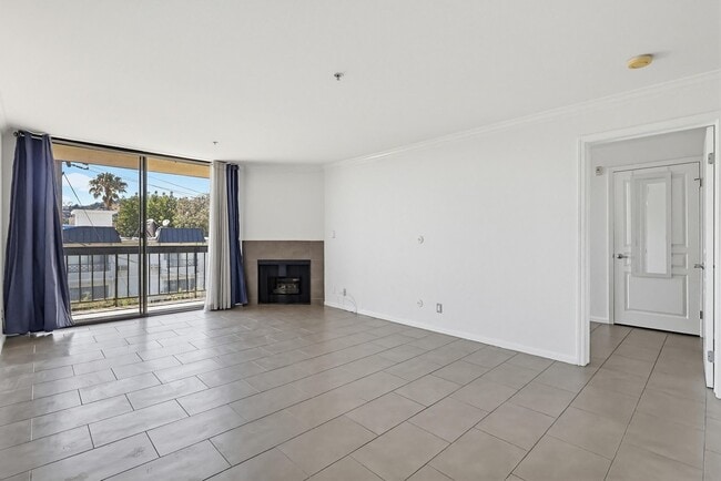 Photo - 7320 Hawthorn Ave Unit #203