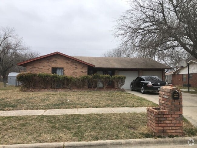Building Photo - 2303 Daisy Dr Rental