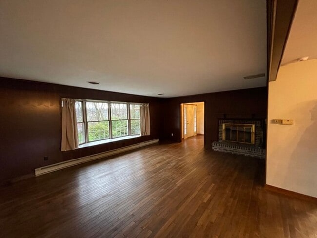 Photo - 735 E King St