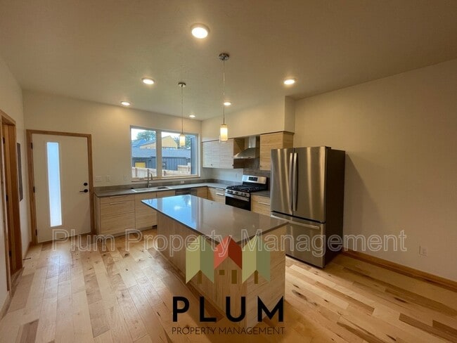 Photo - 1855 S 3rd St W