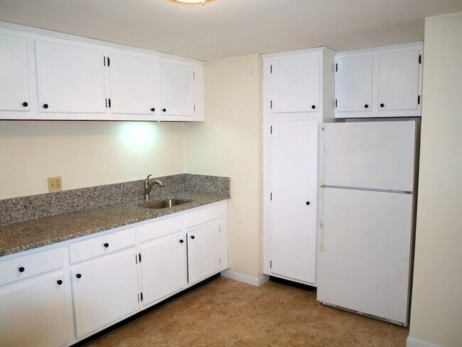 Photo - 10 Sinai Cir Unit D