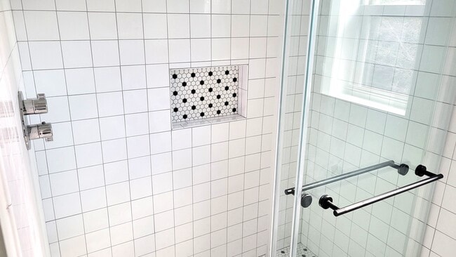 Photo - 96 Ardmore Pl NW Unit 3